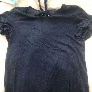 Vineyard vines tshirt with tie in back